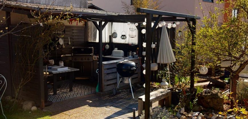 Einfamilienhaus in Veitsbronn mit großem Garten, EBK & Garage zur Miete – VERMIETET!