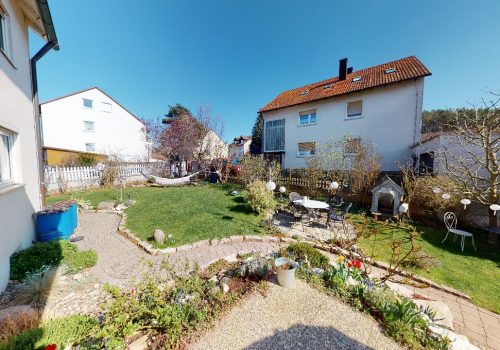 Wohnung mit Wohlfühlgarten + EBK & Carport zur Miete